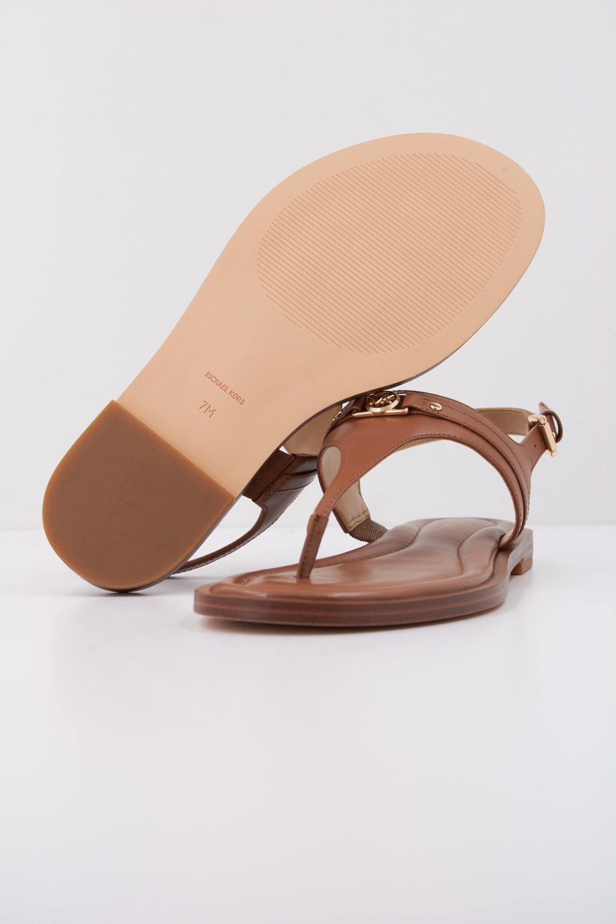 MICHAEL KORS MANDY THONG en color MARRON (5)