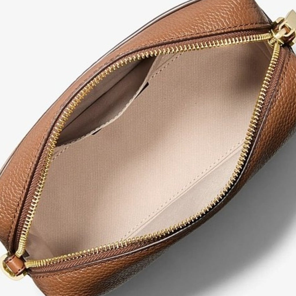 MICHAEL KORS SM SOFT XBODY W/ CHAIN en color MARRON CLARO (5)