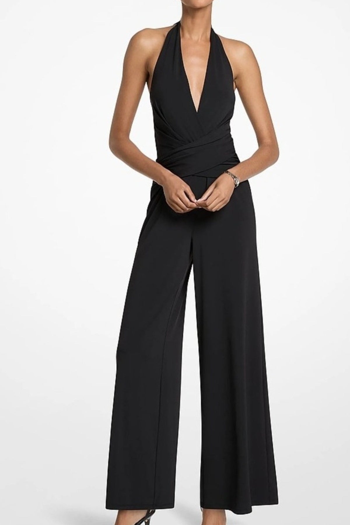 MICHAEL KORS WRAP HALTER JUMPSUIT en color NEGRO (1)