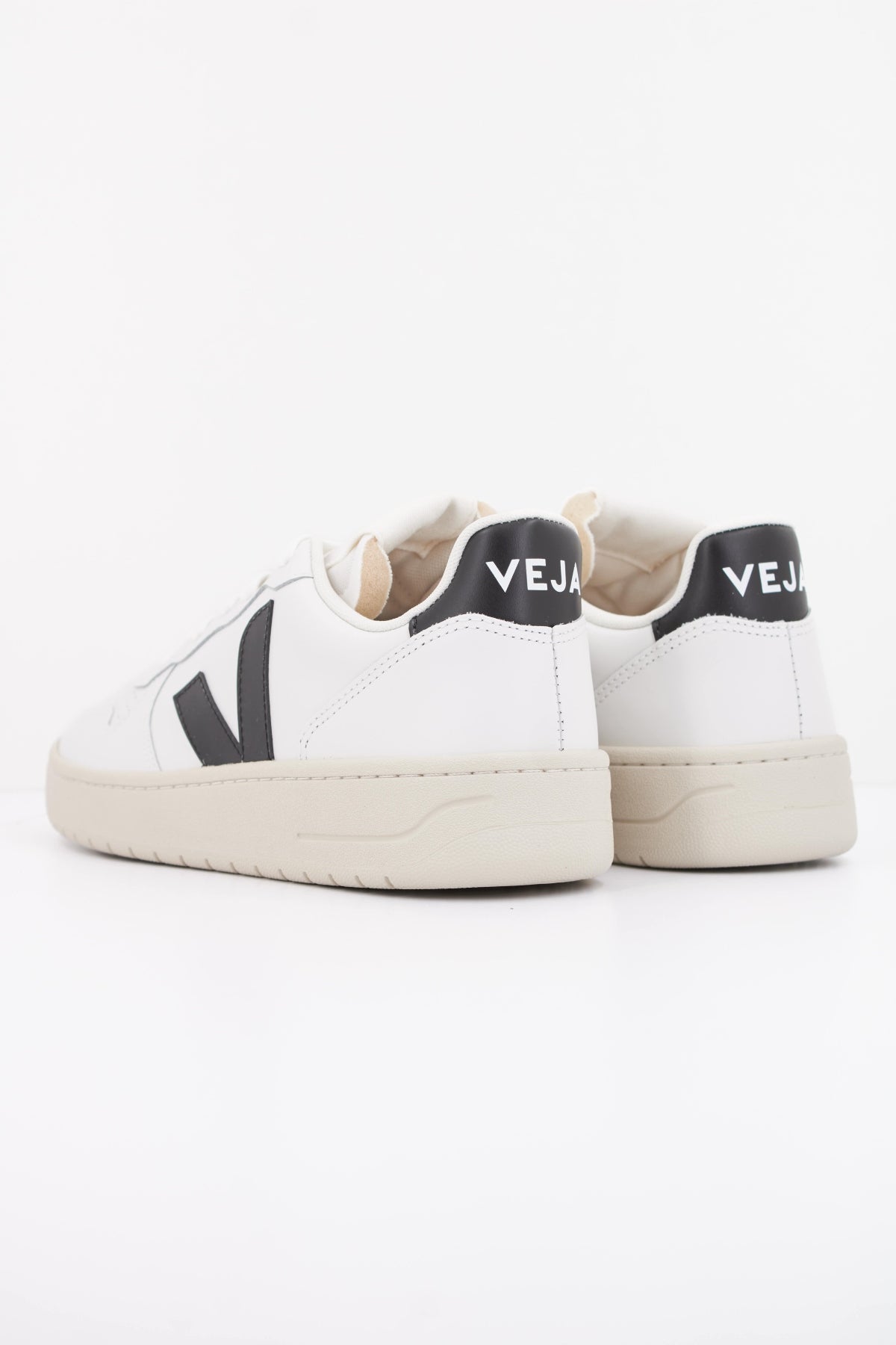 VEJA V PRIME en color BLANCO (4)