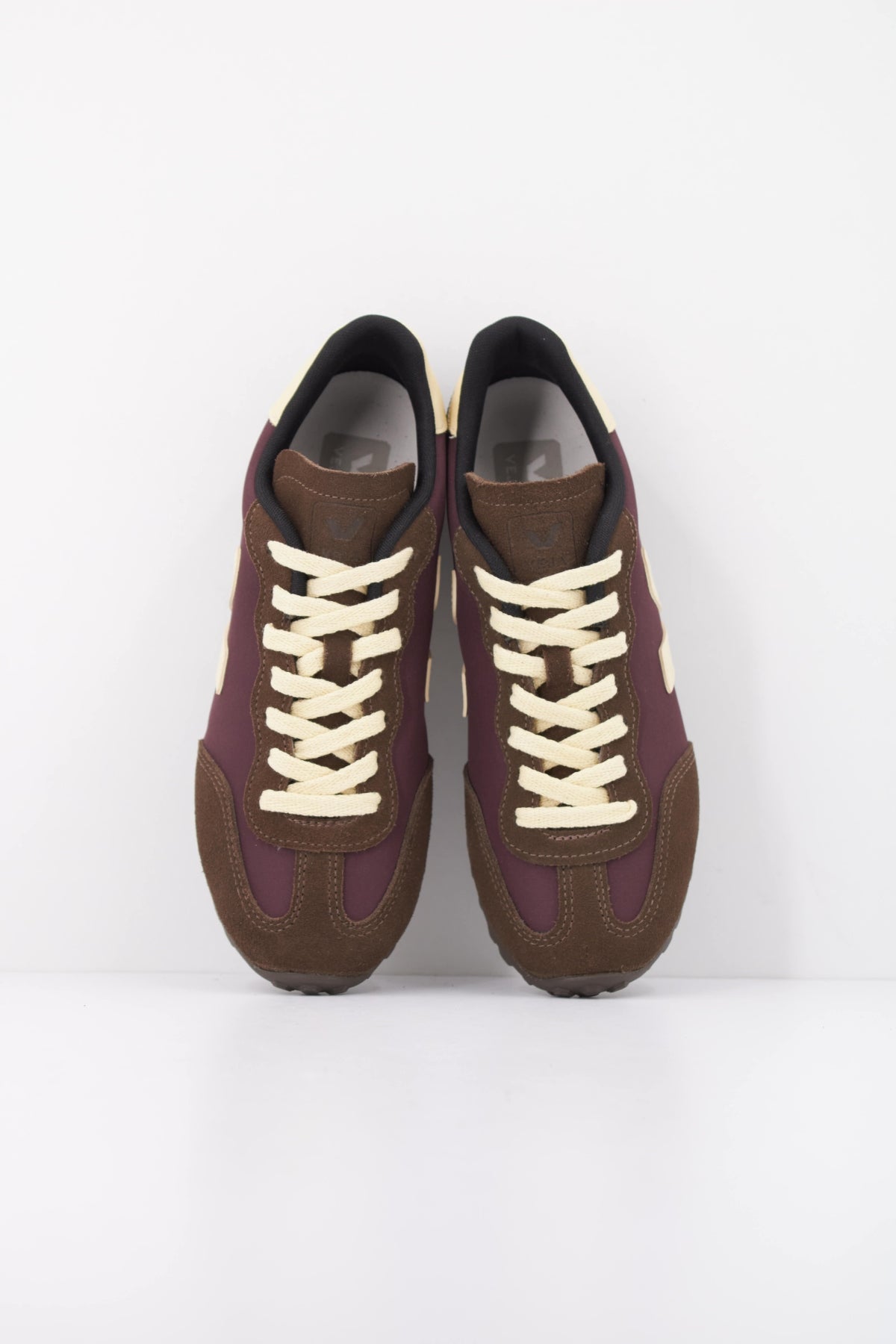 VEJA AIA GT en color BURDEOS (3)