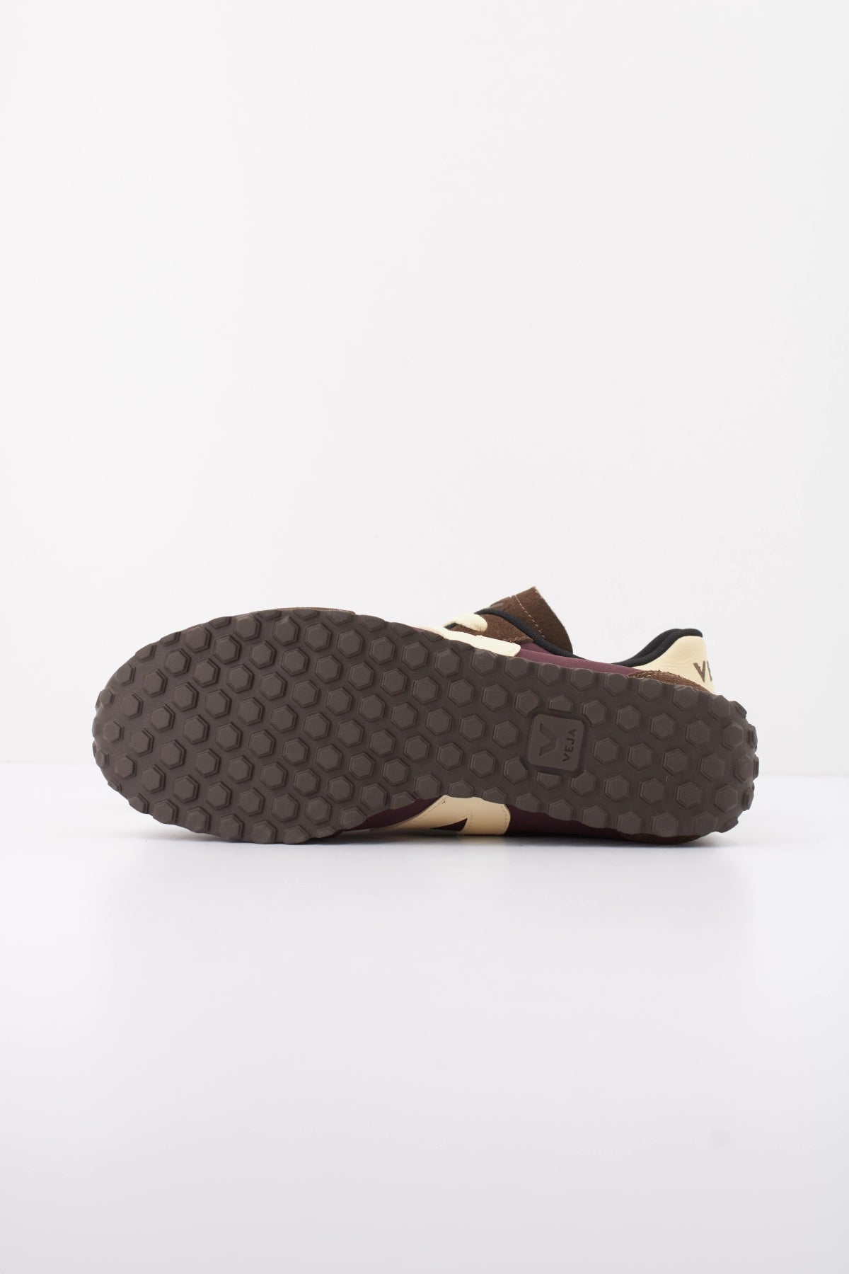 VEJA AIA GT en color BURDEOS (5)
