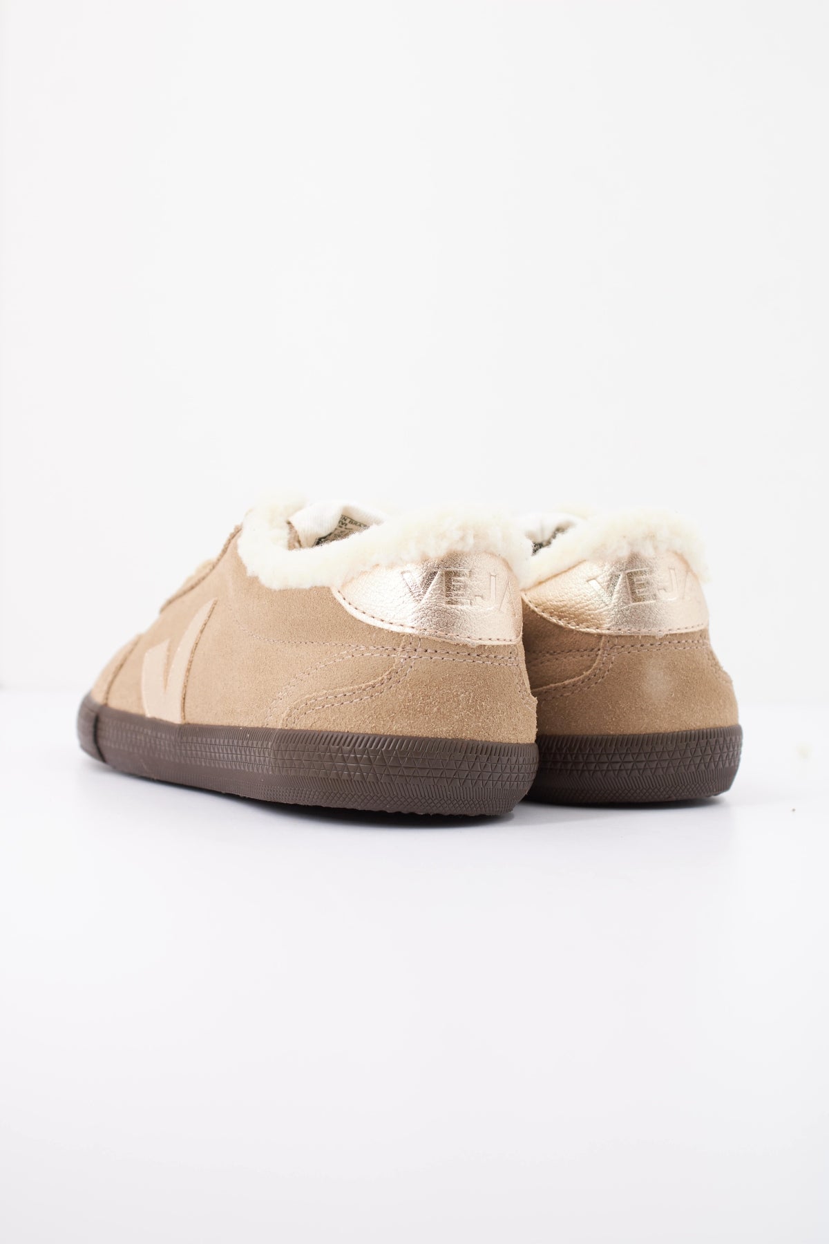 VEJA VUA VOLLEY WINTER en color BEIS (4)