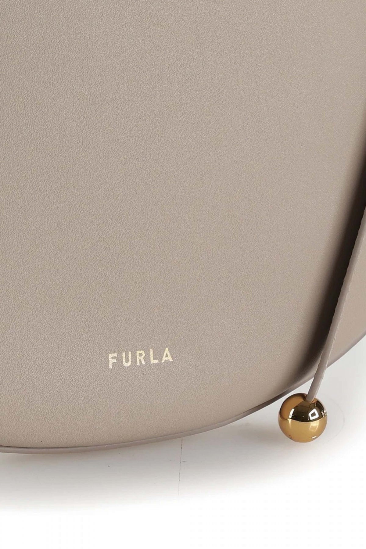 FURLA MOONSTONE M SHOULDER en color BEIS (4)