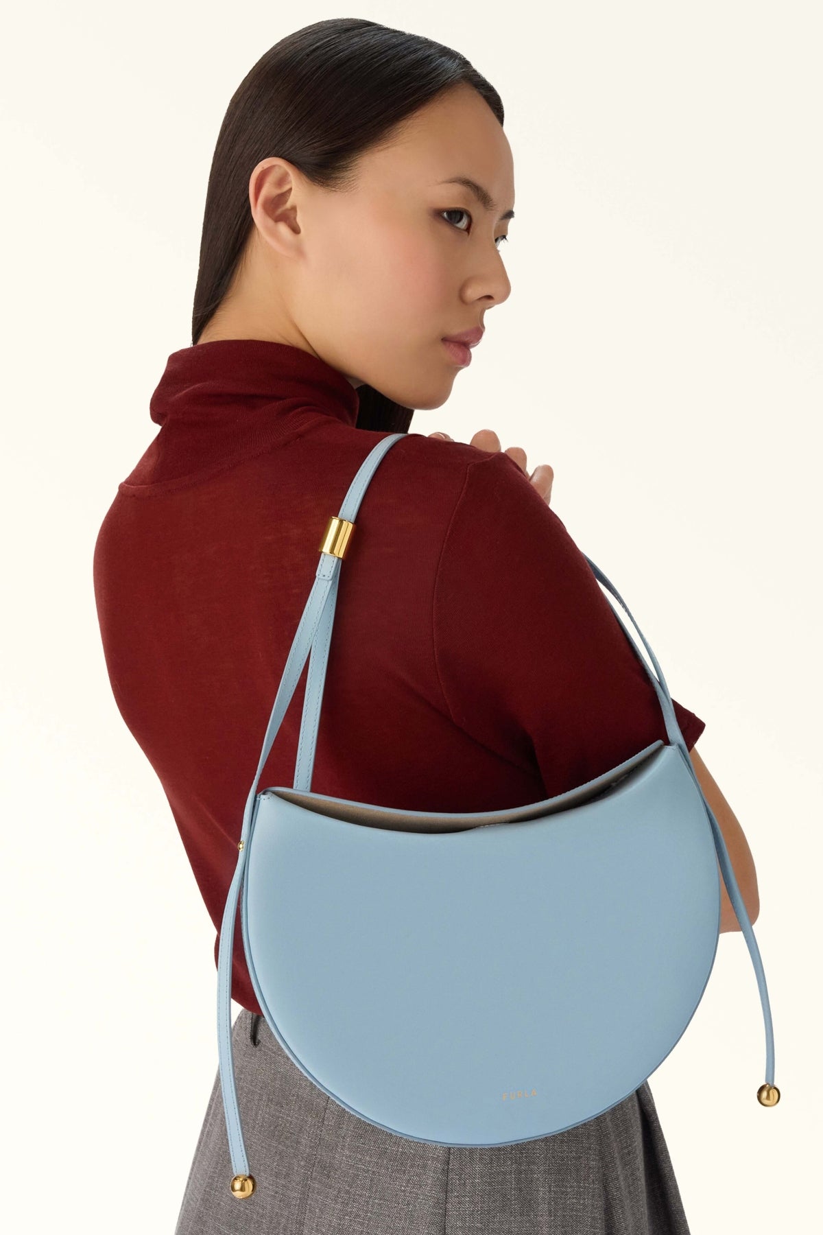 FURLA MOONSTONE M SHOULDER en color AZUL (3)