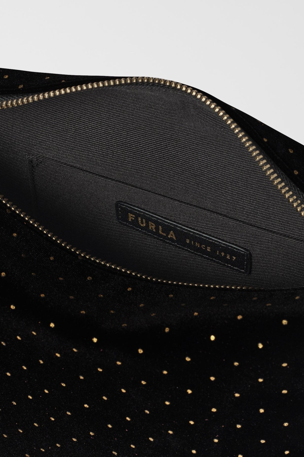 FURLA WE BX FURLA TONIE MINI HOB en color NEGRO (3)