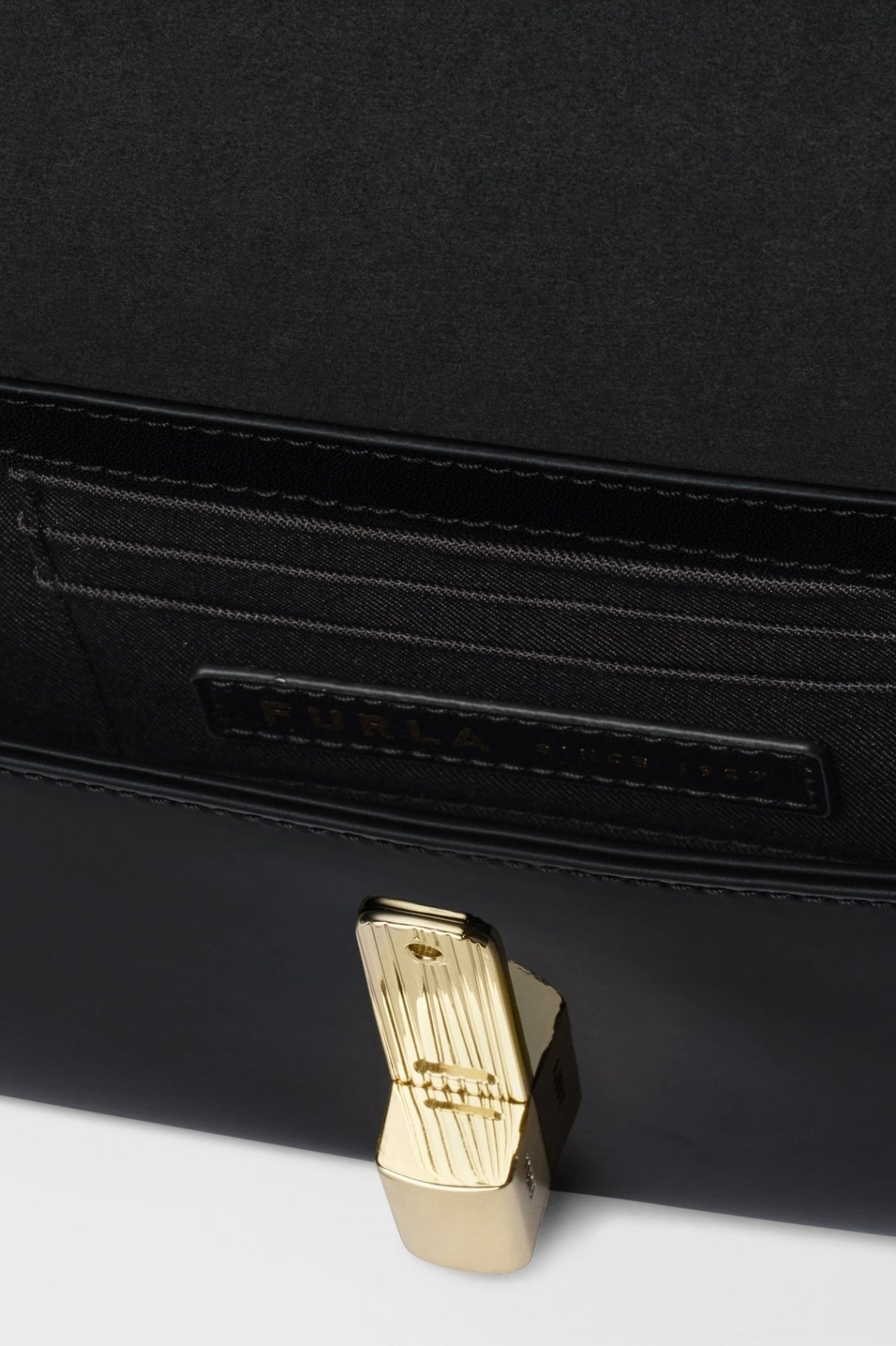 FURLA WE BX FURLA IRIDE MICRO CR en color NEGRO (3)