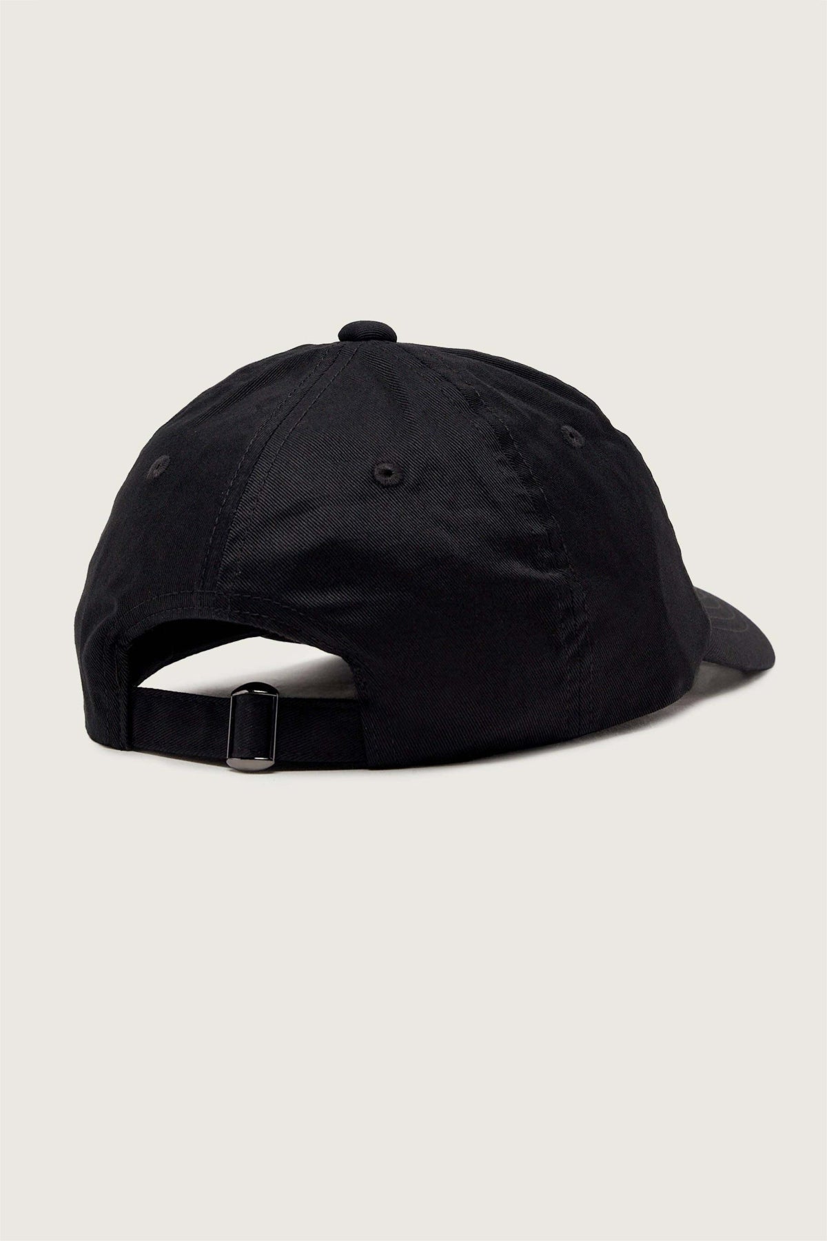 EA BY EMPORIO ARMANI BASEBALL HAT en color NEGRO (3)