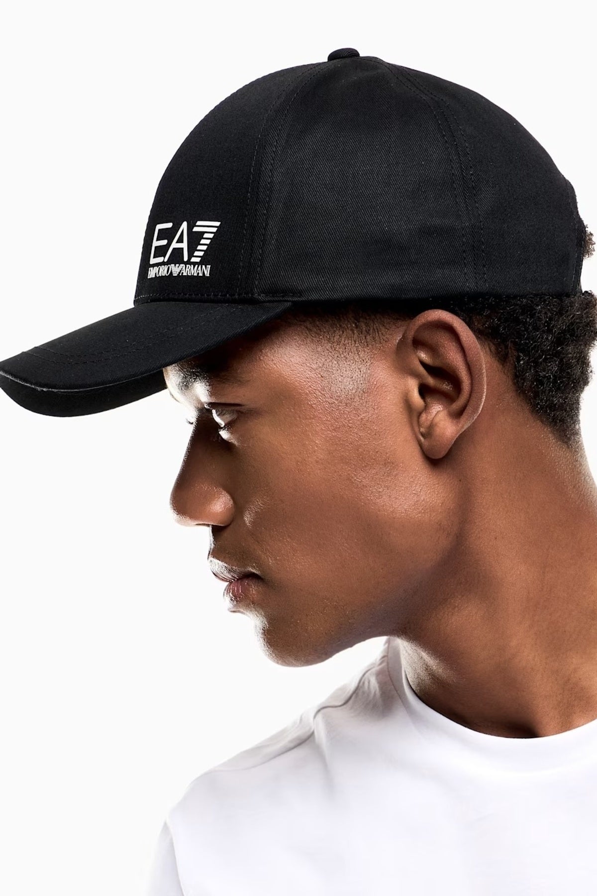 EA BY EMPORIO ARMANI X AF BASEBALL HAT en color NEGRO (4)