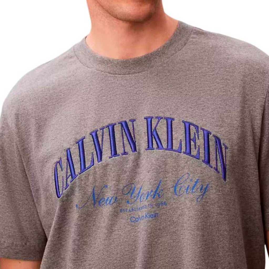 CALVIN KLEIN JEANS MARCH GRAPHIC SEASON en color GRIS (6)