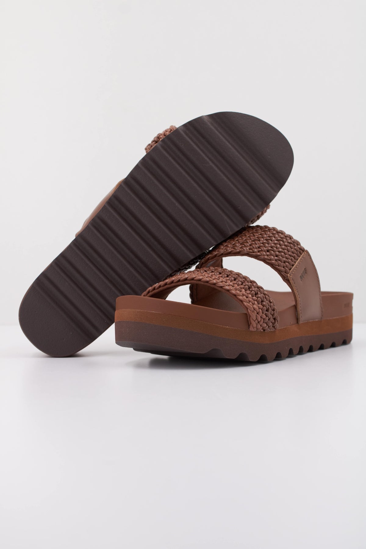 REEF CUSHION VISTA HI en color MARRON (5)