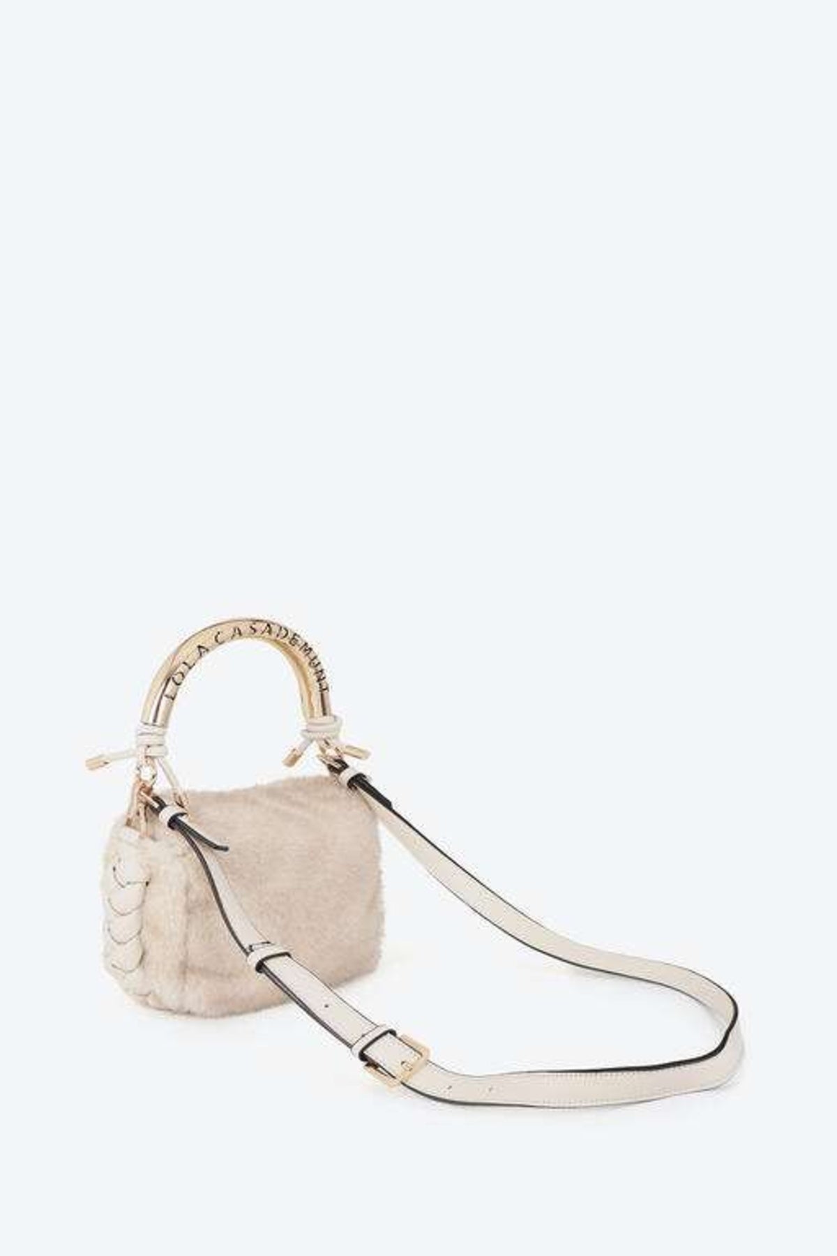 LOLA CASADEMUNT BANDOLERA MEDIANA PELO en color BLANCO (3)