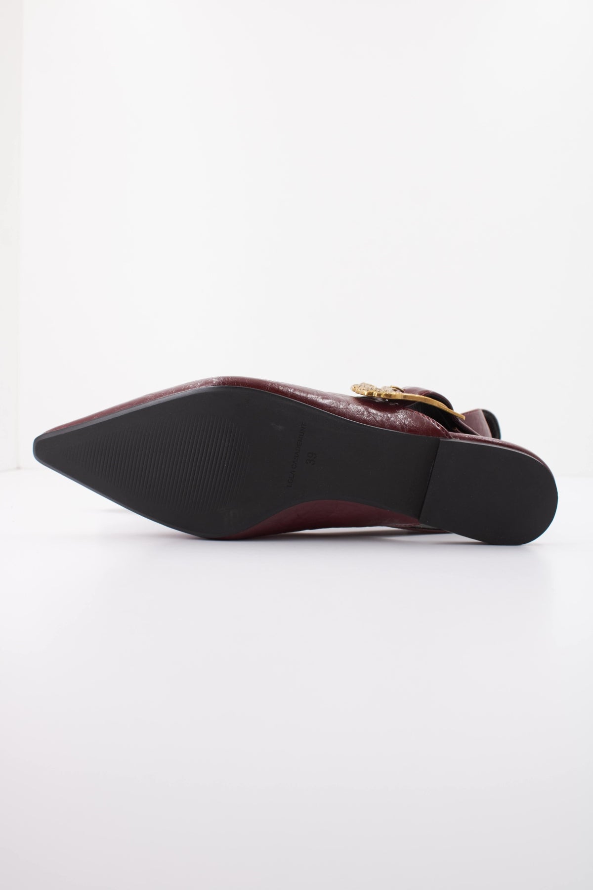 LOLA CASADEMUNT LEOPARD BUCKLE FLAT SHOE en color BURDEOS (5)