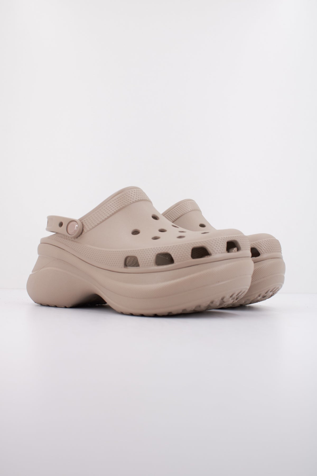 CROCS CLASSIC BAE CLOG en color MARRON CLARO (2)