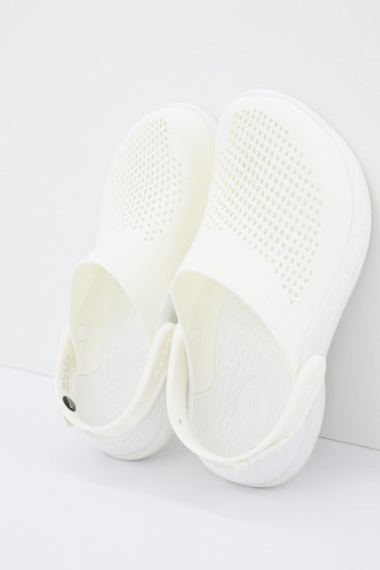 CROCS LITERIDE CLOG en color BLANCO (2)
