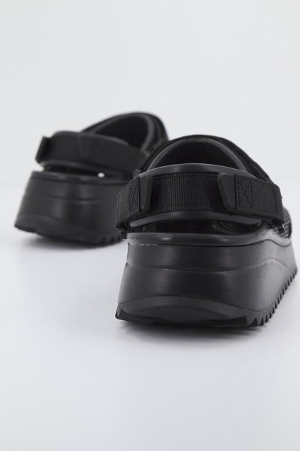CROCS CLASSIC HIKER CLOG en color NEGRO (3)