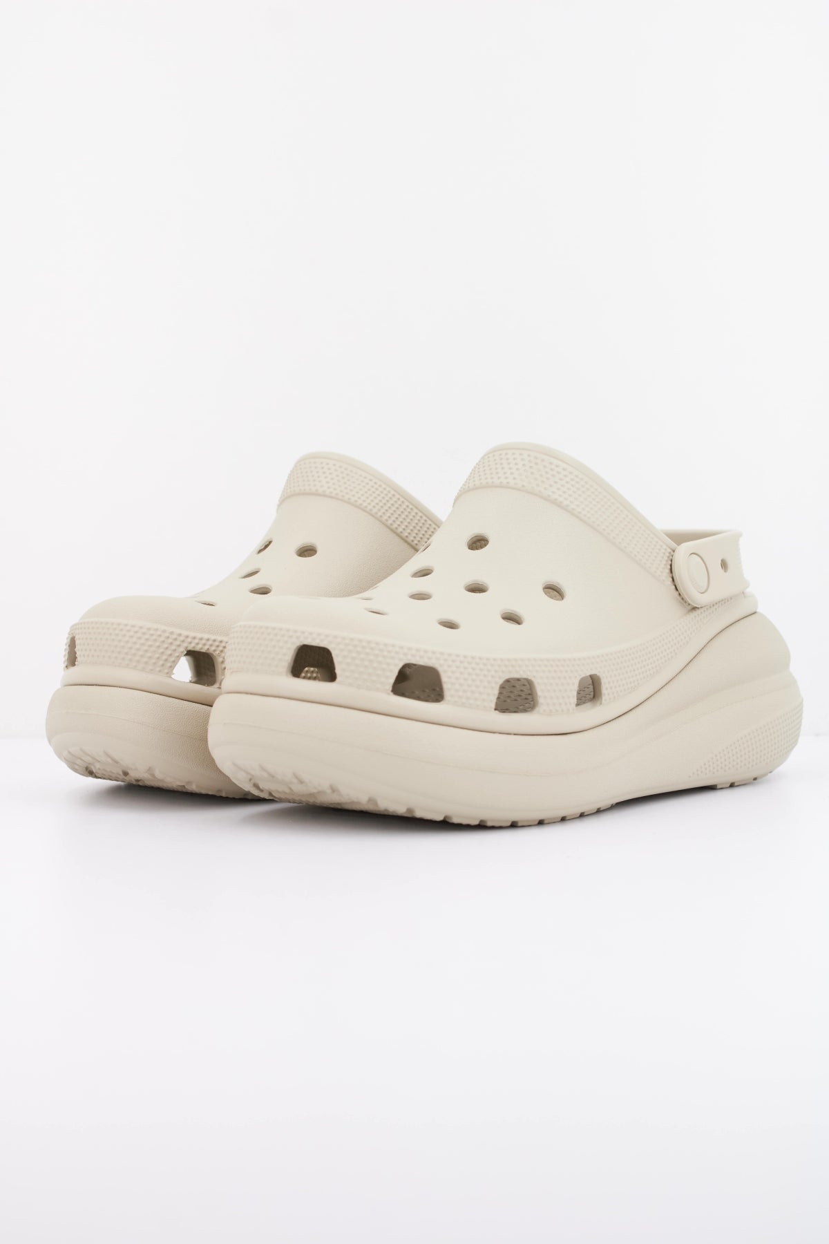 CROCS CLASSIC CRUSH CLOG en color MARRON CLARO (2)