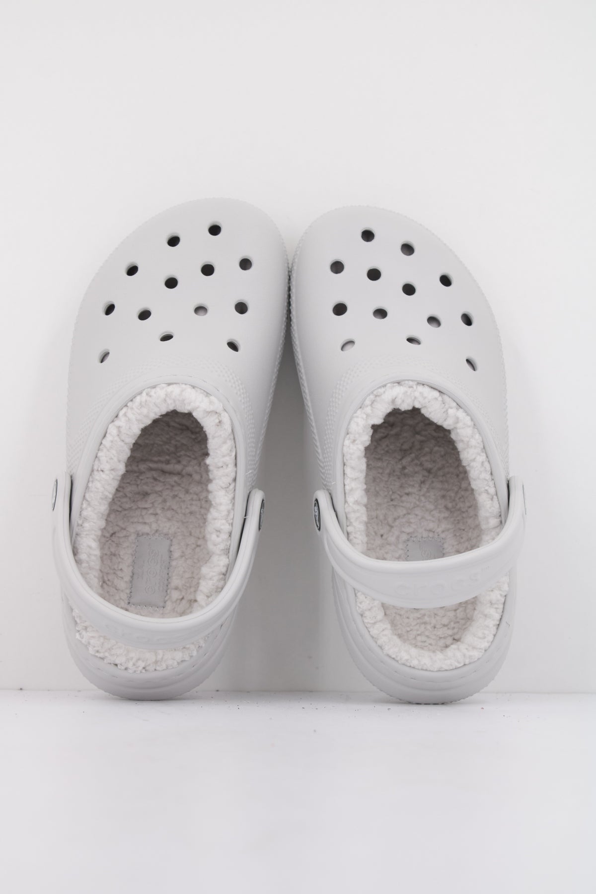 CROCS CLASSIC LINED CLOG en color GRIS (3)