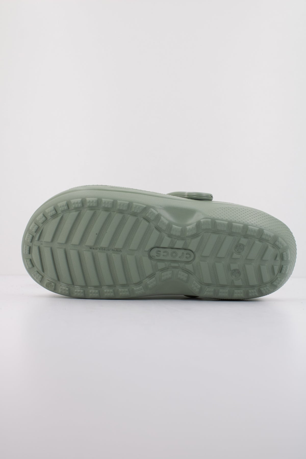 CROCS CLASSIC LINED CLOG en color VERDE (5)