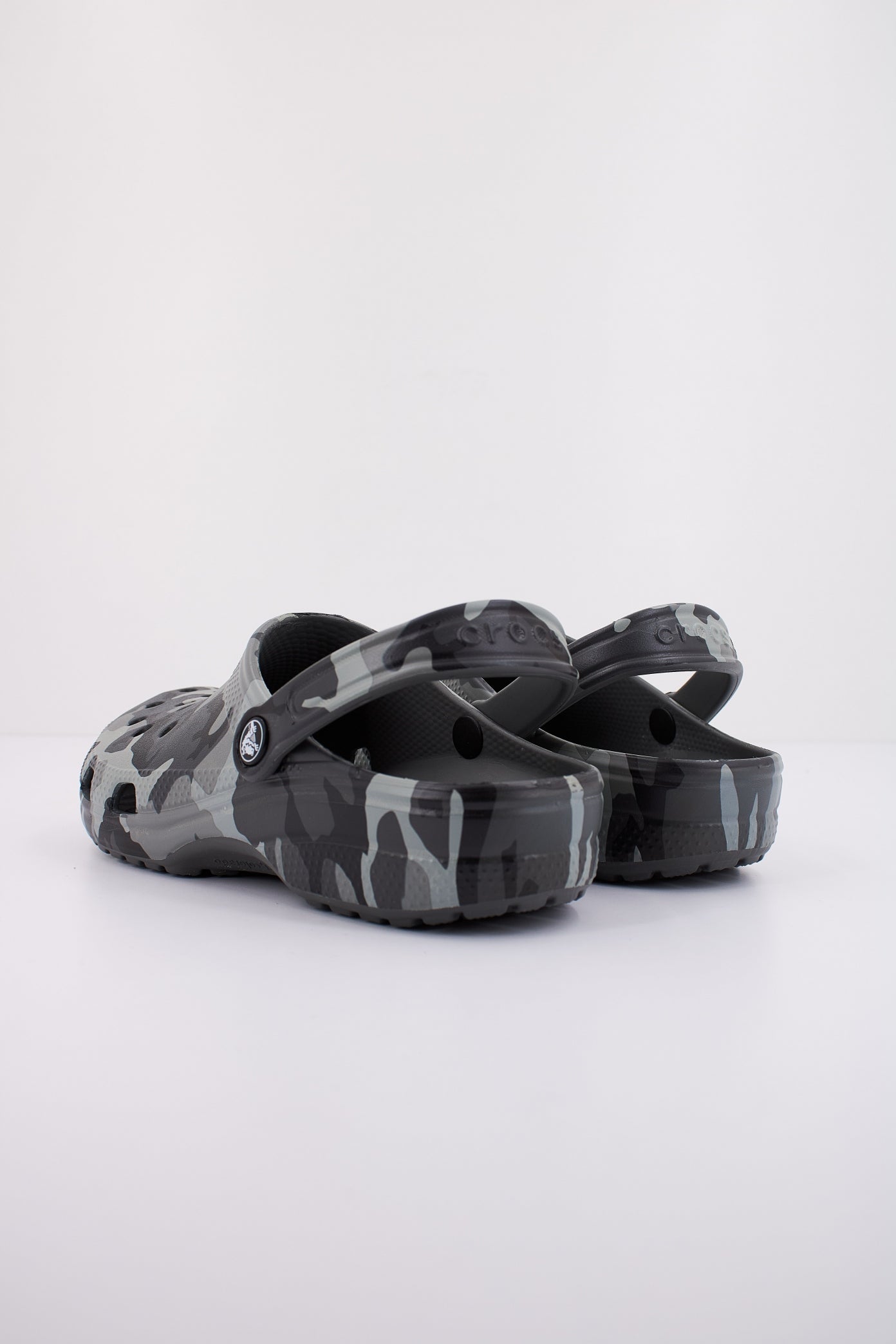 CROCS CLASSIC PRINTED CAMO CLOG en color GRIS (4)