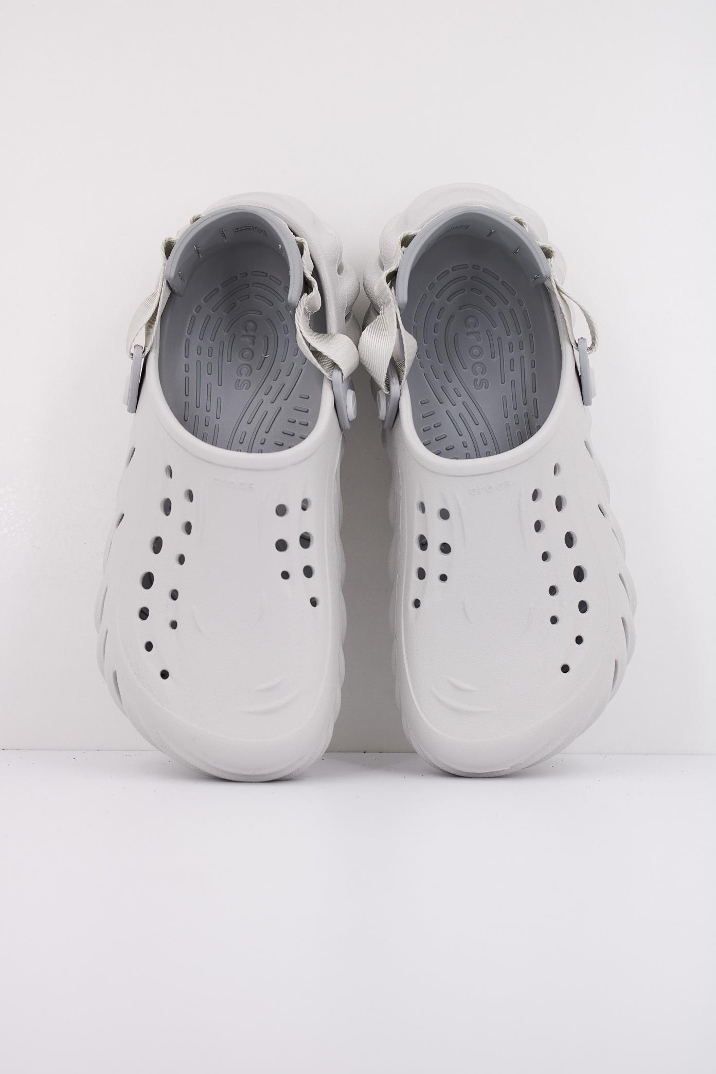 CROCS ECHO CLOG en color GRIS (3)