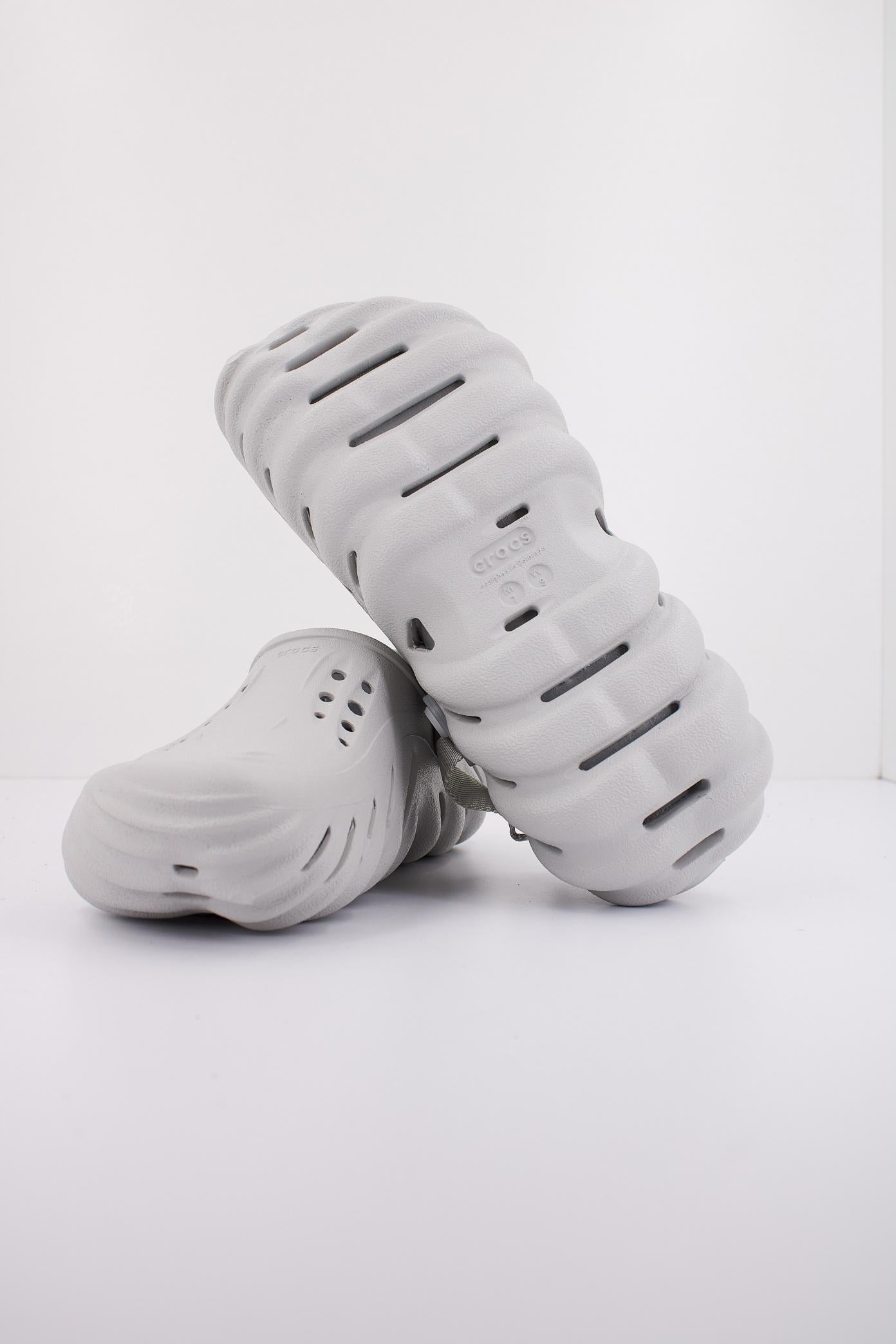 CROCS ECHO CLOG en color GRIS (5)