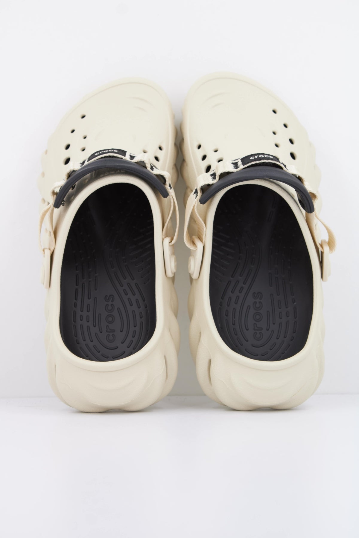 CROCS ECHO U en color BEIS (3)