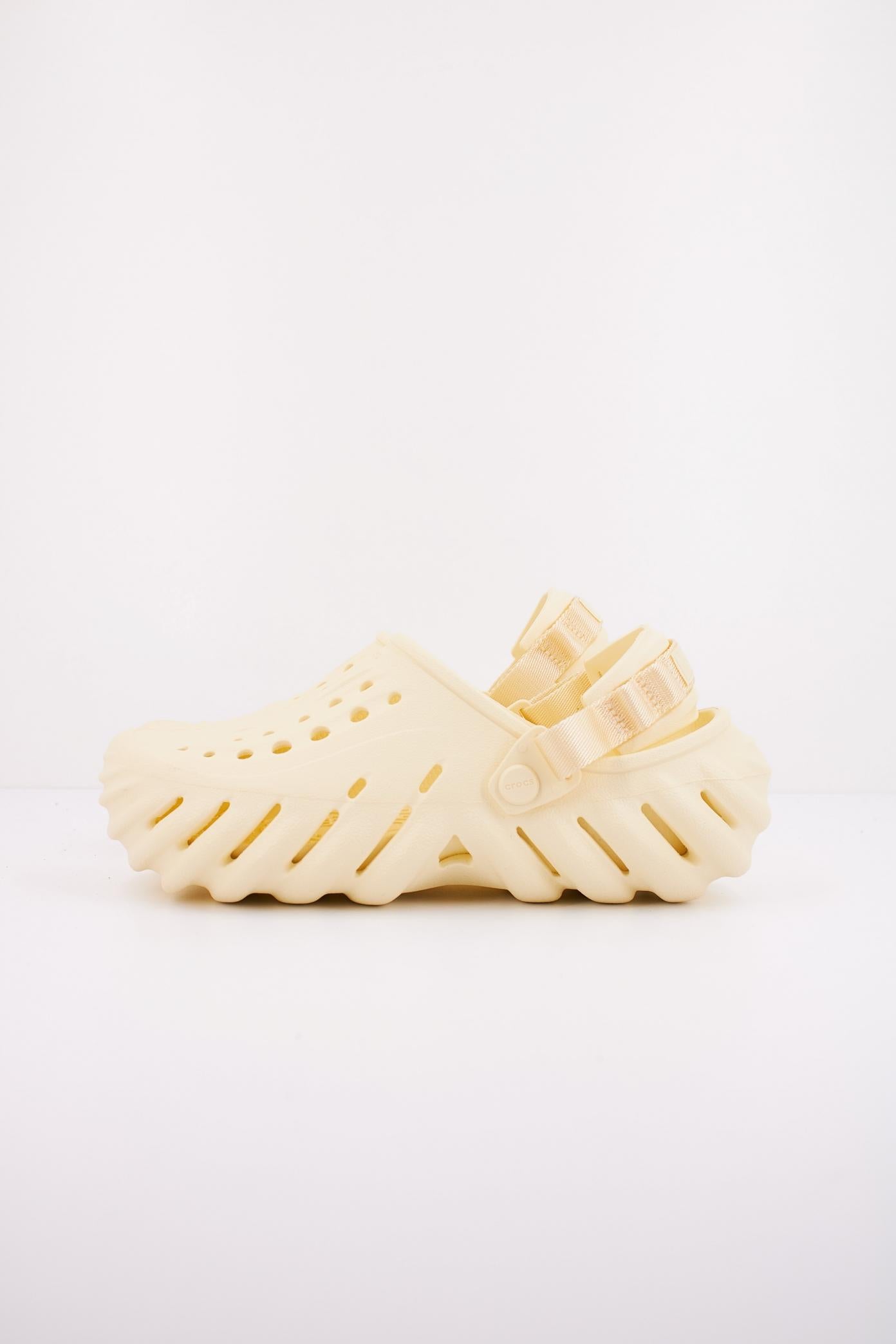 CROCS ECHO CLOG en color AMARILLO (1)