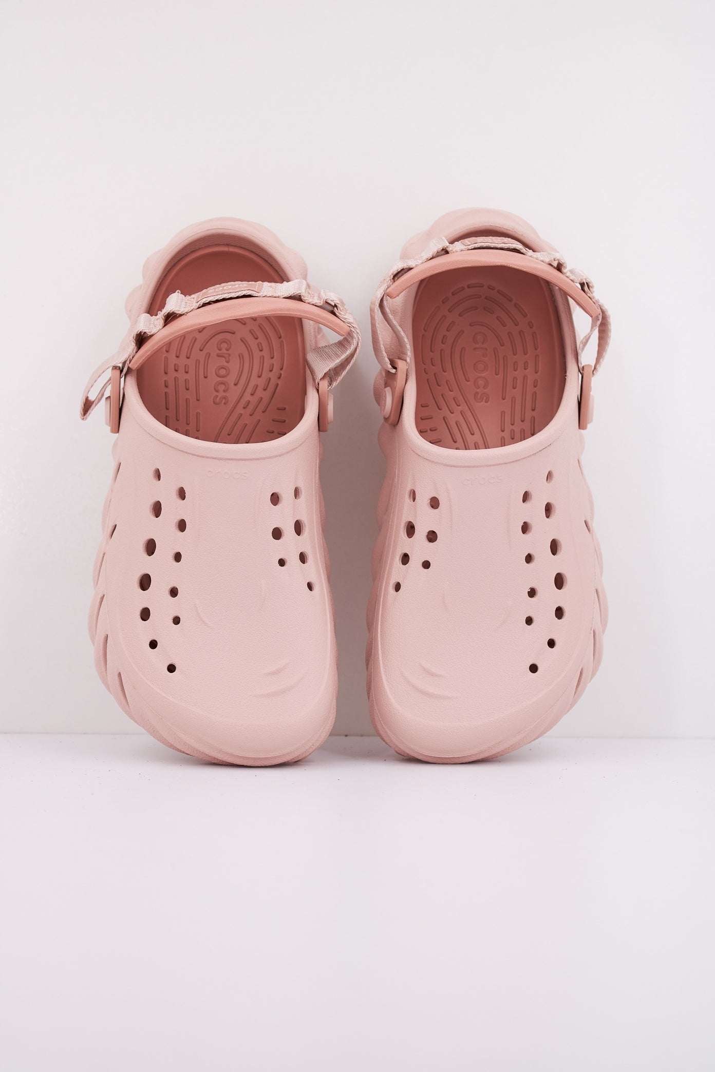CROCS ECHO CLOG en color ROSA (3)