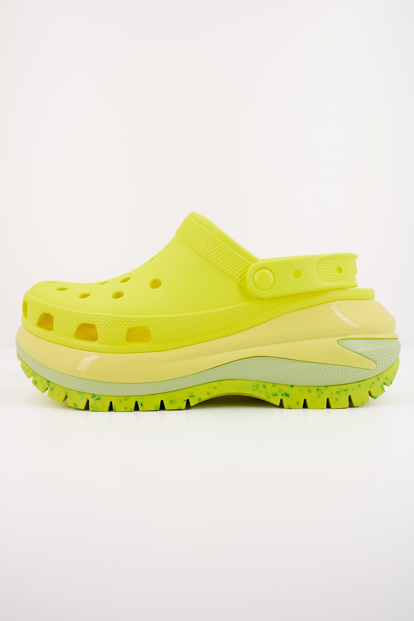 CROCS MEGA CRUSH CLOG en color AMARILLO (1)