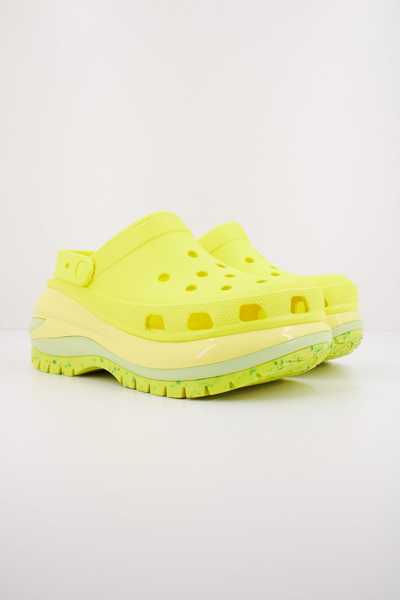 CROCS MEGA CRUSH CLOG en color AMARILLO (2)