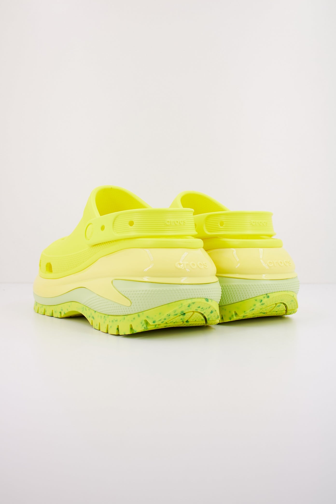 CROCS MEGA CRUSH CLOG en color AMARILLO (4)