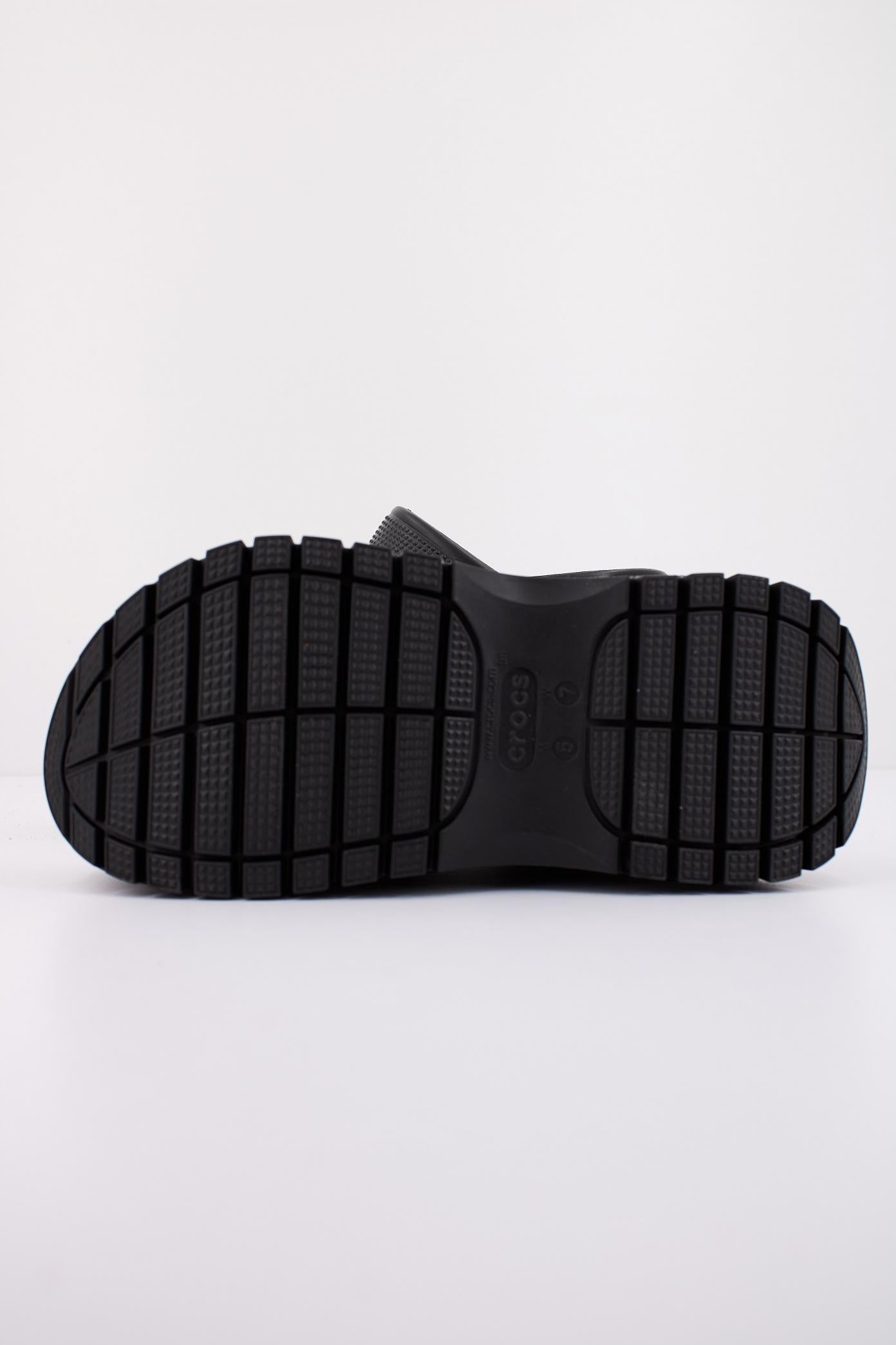 CROCS CLASSIC MEGA CRUSH CLOG en color NEGRO (4)