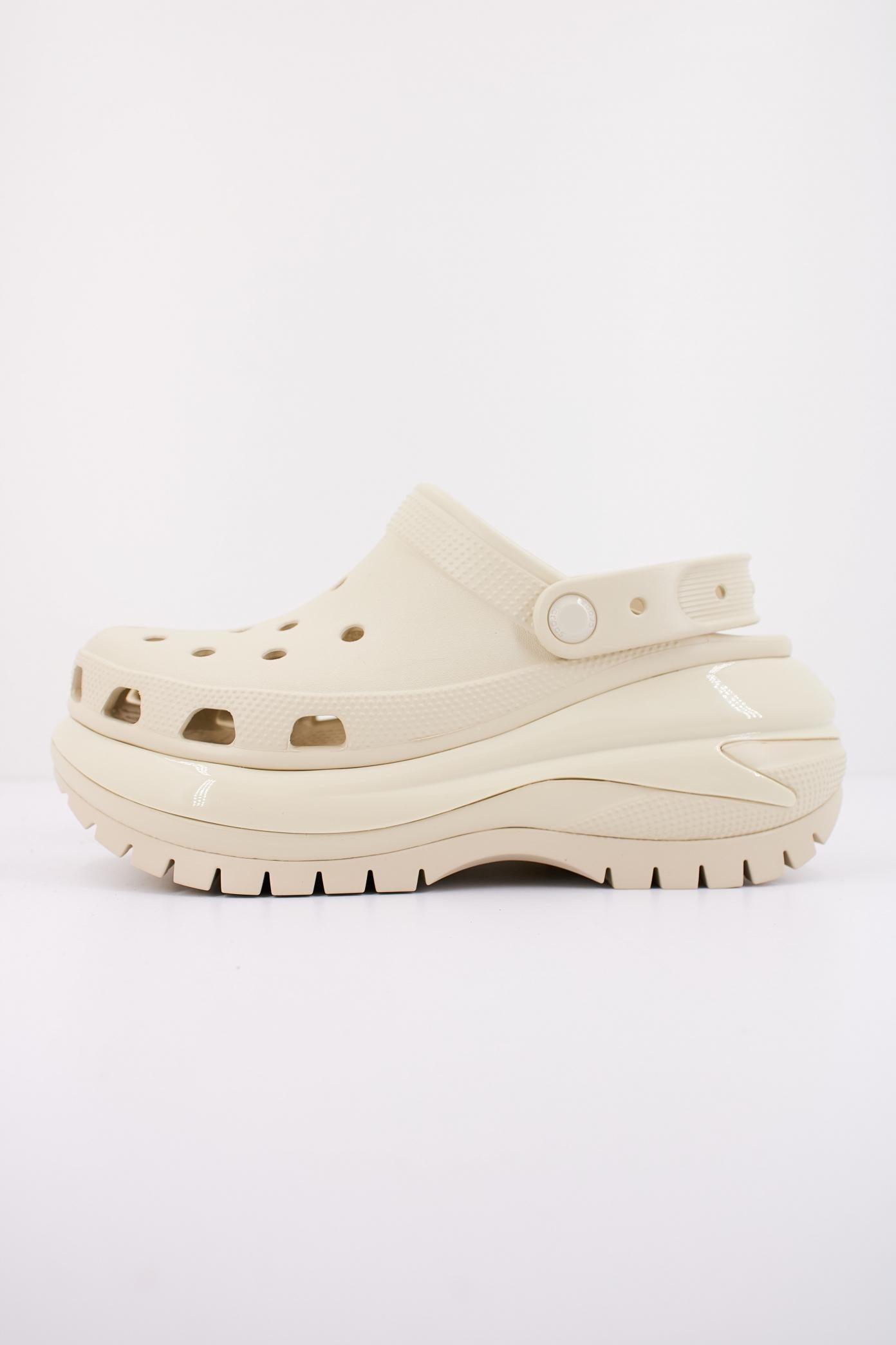 CROCS CLASSIC MEGA CRUSH CLOG en color BLANCO (1)
