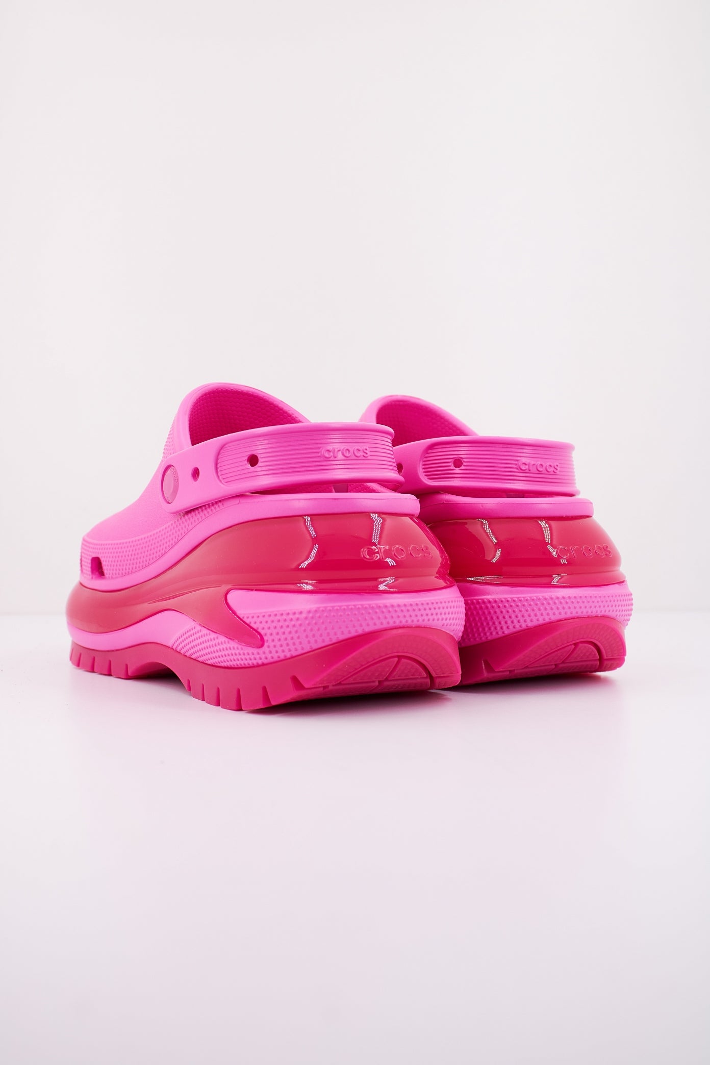CROCS CLASSIC MEGA CRUSH CLOG en color ROSA (3)