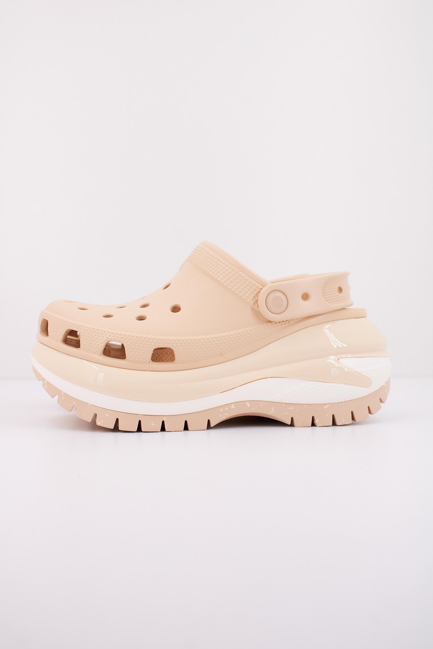 CROCS CLASSIC MEGA CRUSH CLOG en color BEIS (1)