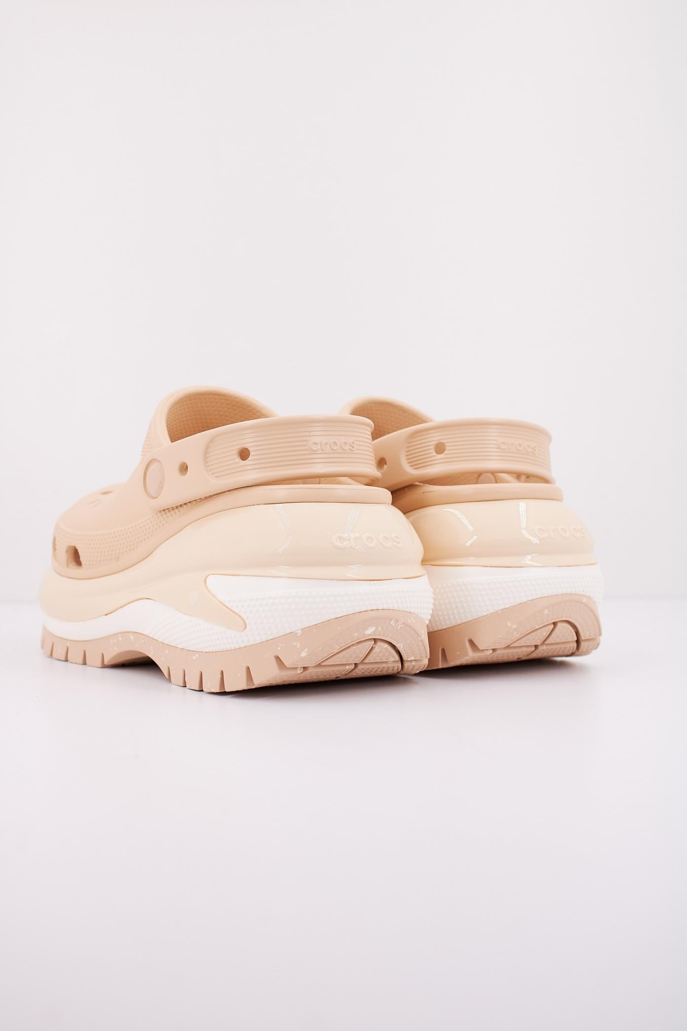 CROCS CLASSIC MEGA CRUSH CLOG en color BEIS (3)