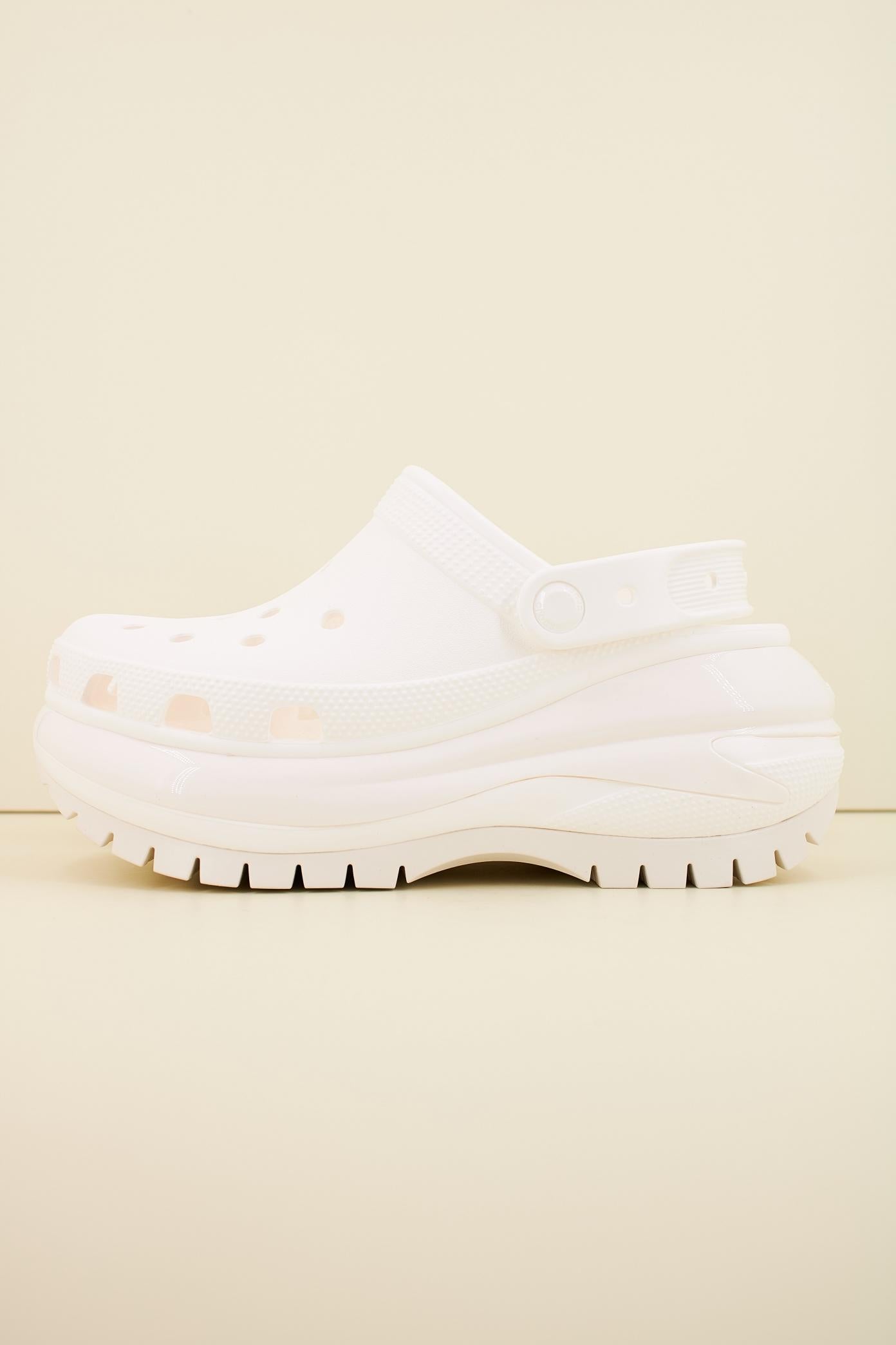 CROCS CLASSIC MEGA CRUSH CLOG en color BLANCO (1)