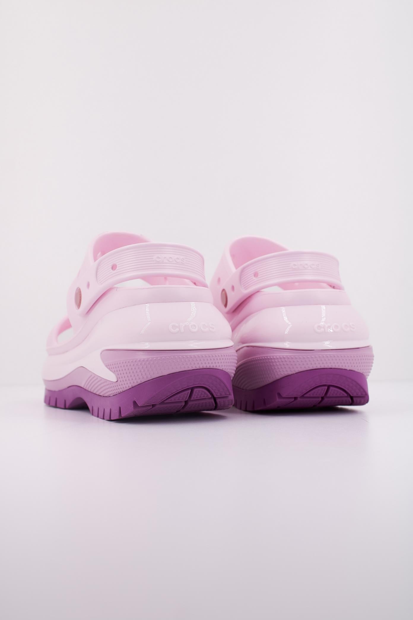 CROCS CLASSIC MEGA CRUSH SANDAL en color ROSA (4)