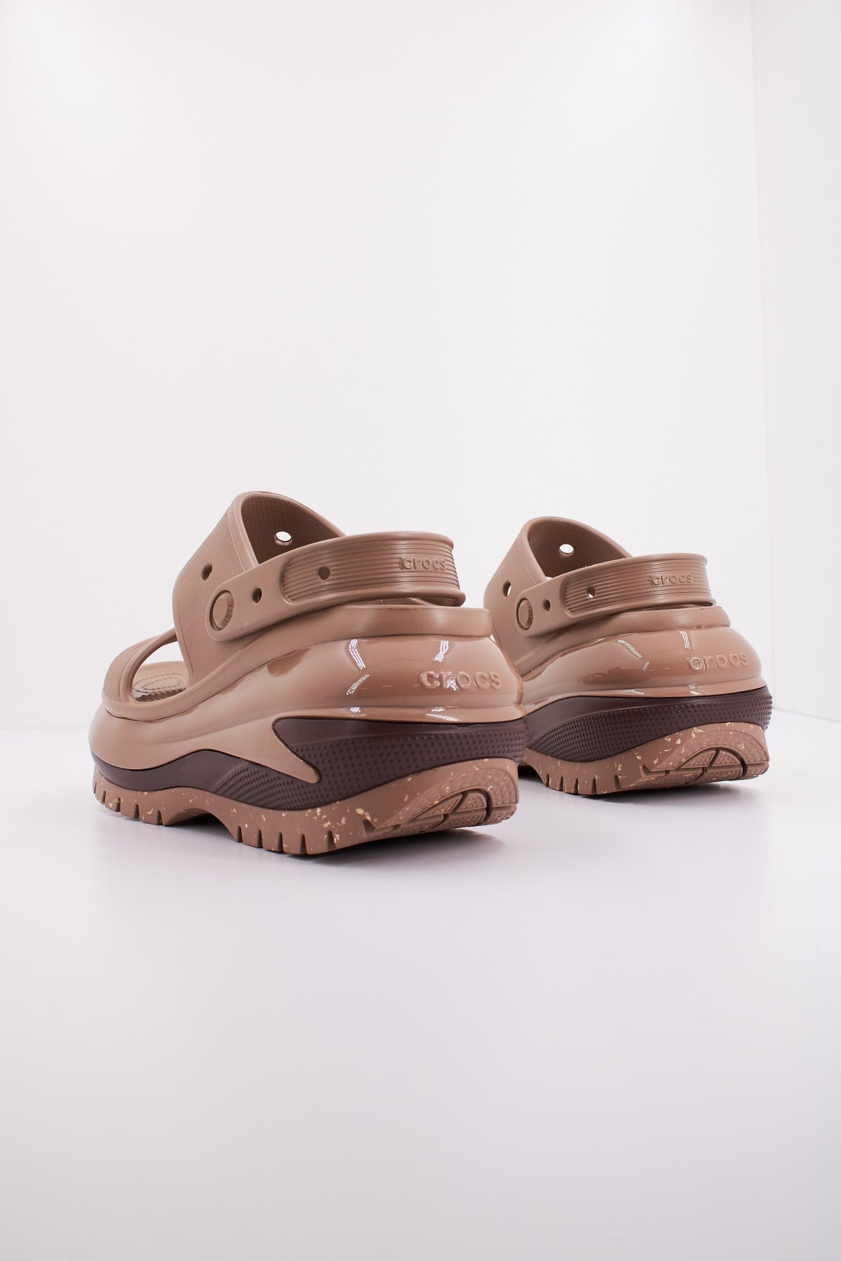 CROCS CLASSIC MEGA CRUSH SANDAL en color MARRON (3)