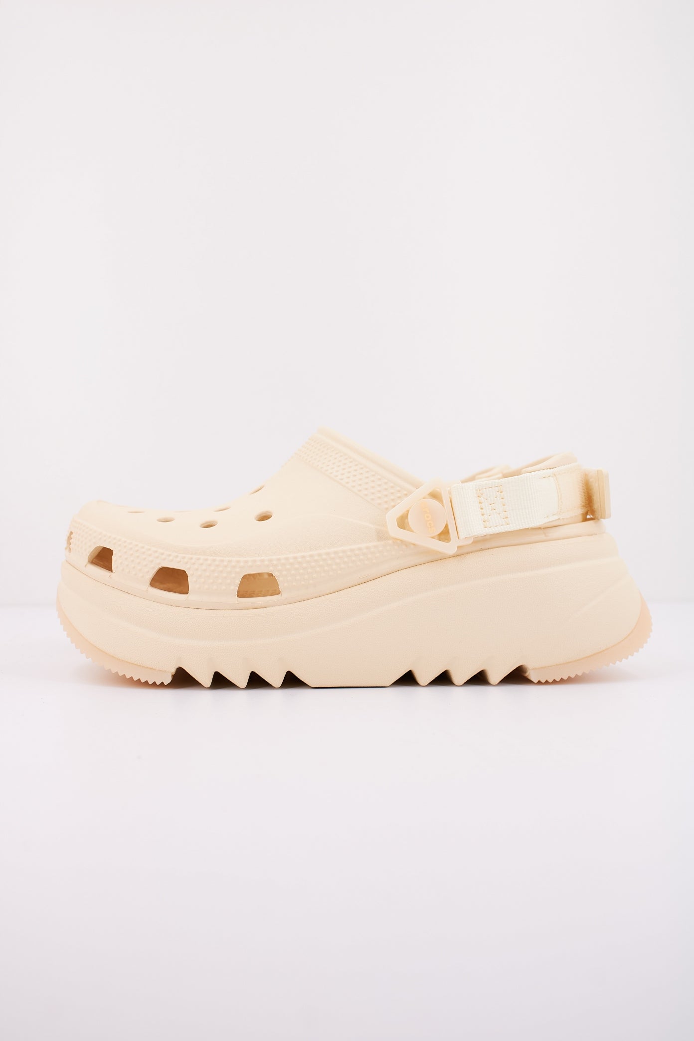 CROCS CLS HIKER XSCAPE CLG en color AMARILLO (1)