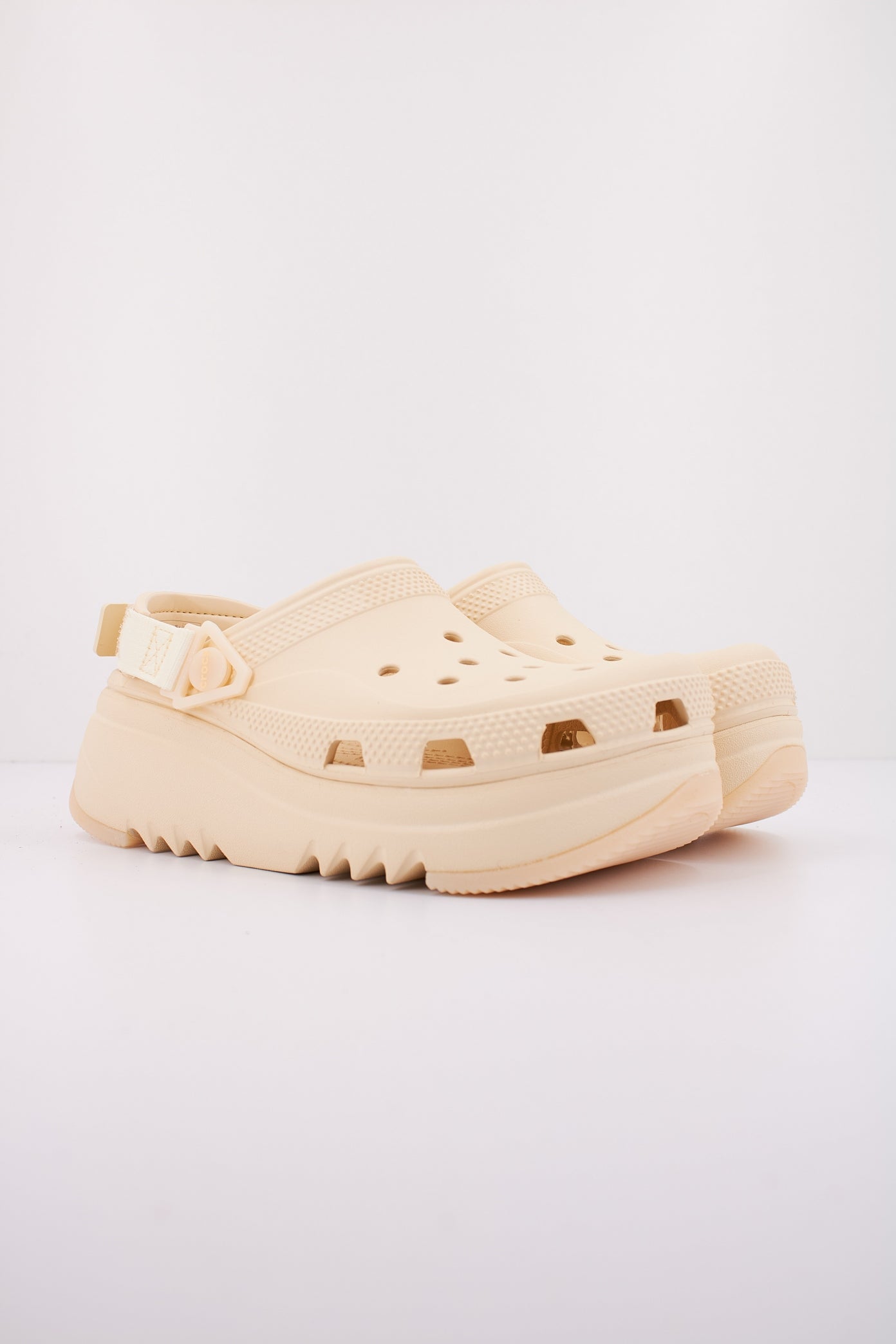 CROCS CLS HIKER XSCAPE CLG en color AMARILLO (2)