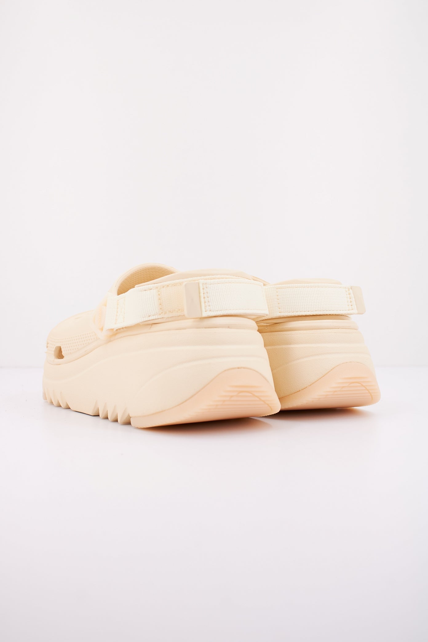 CROCS CLS HIKER XSCAPE CLG en color AMARILLO (3)
