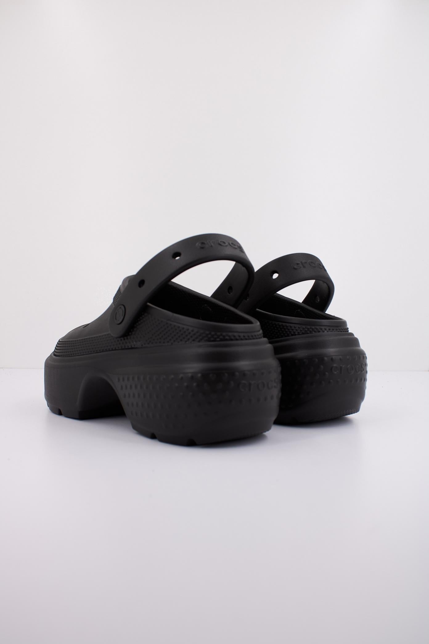 CROCS STOMP CLOG en color NEGRO (4)