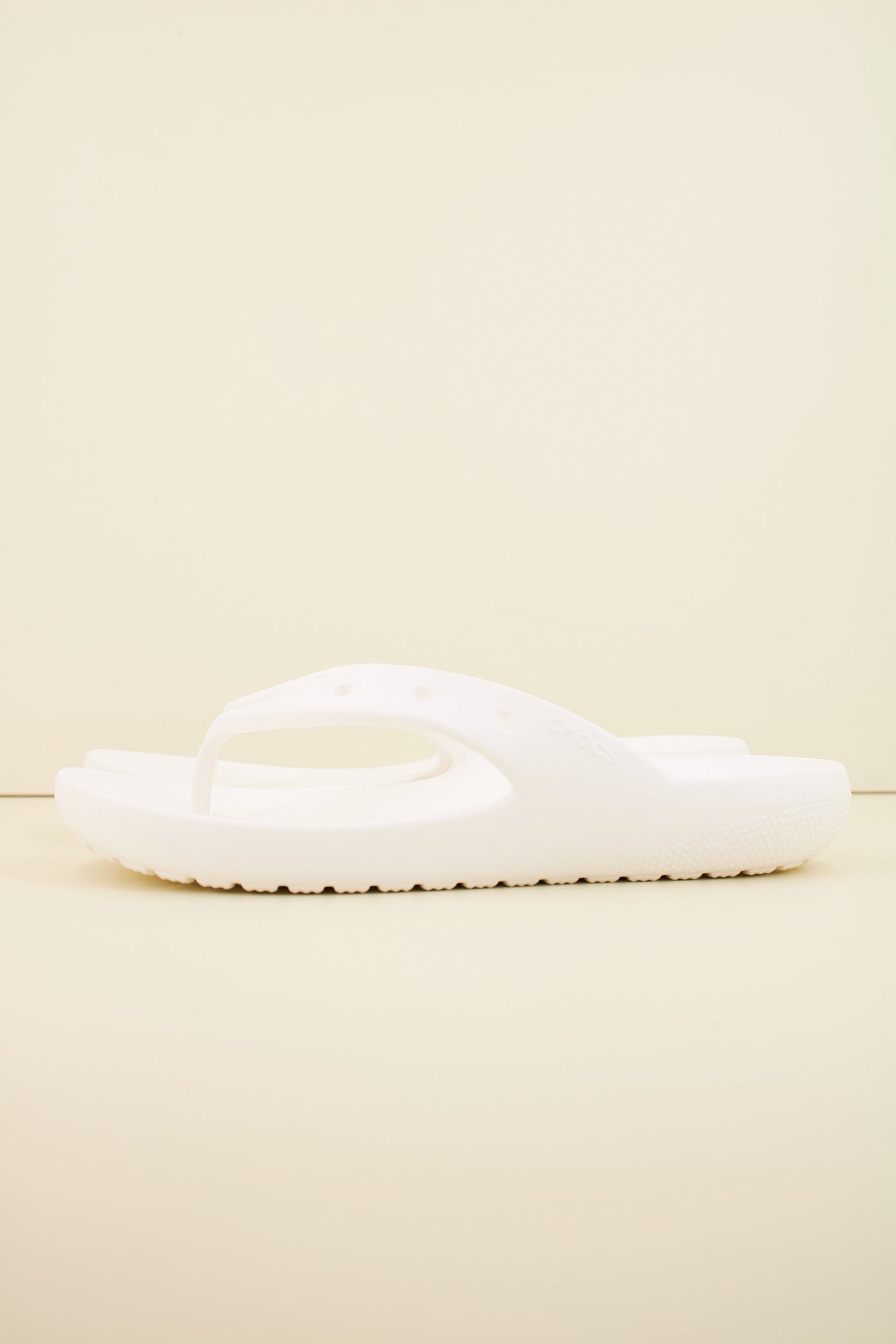 CROCS CLASSIC FLIP V en color BLANCO (1)