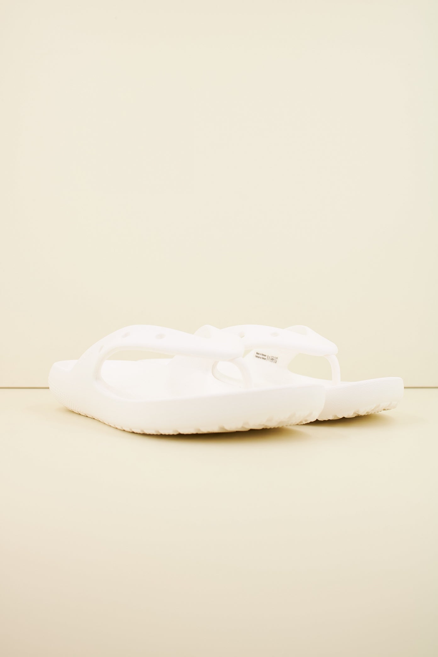 CROCS CLASSIC FLIP V en color BLANCO (2)