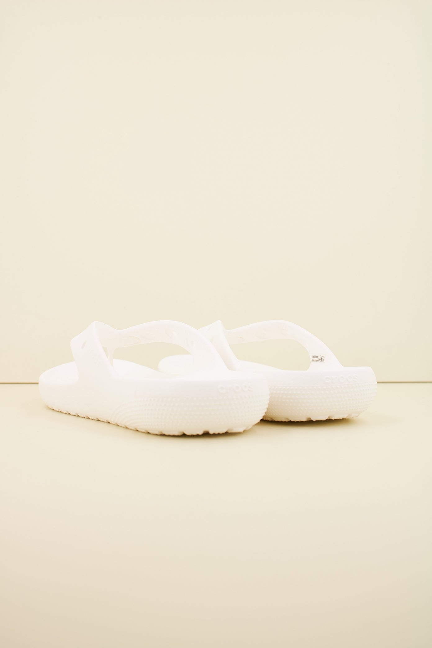 CROCS CLASSIC FLIP V en color BLANCO (3)