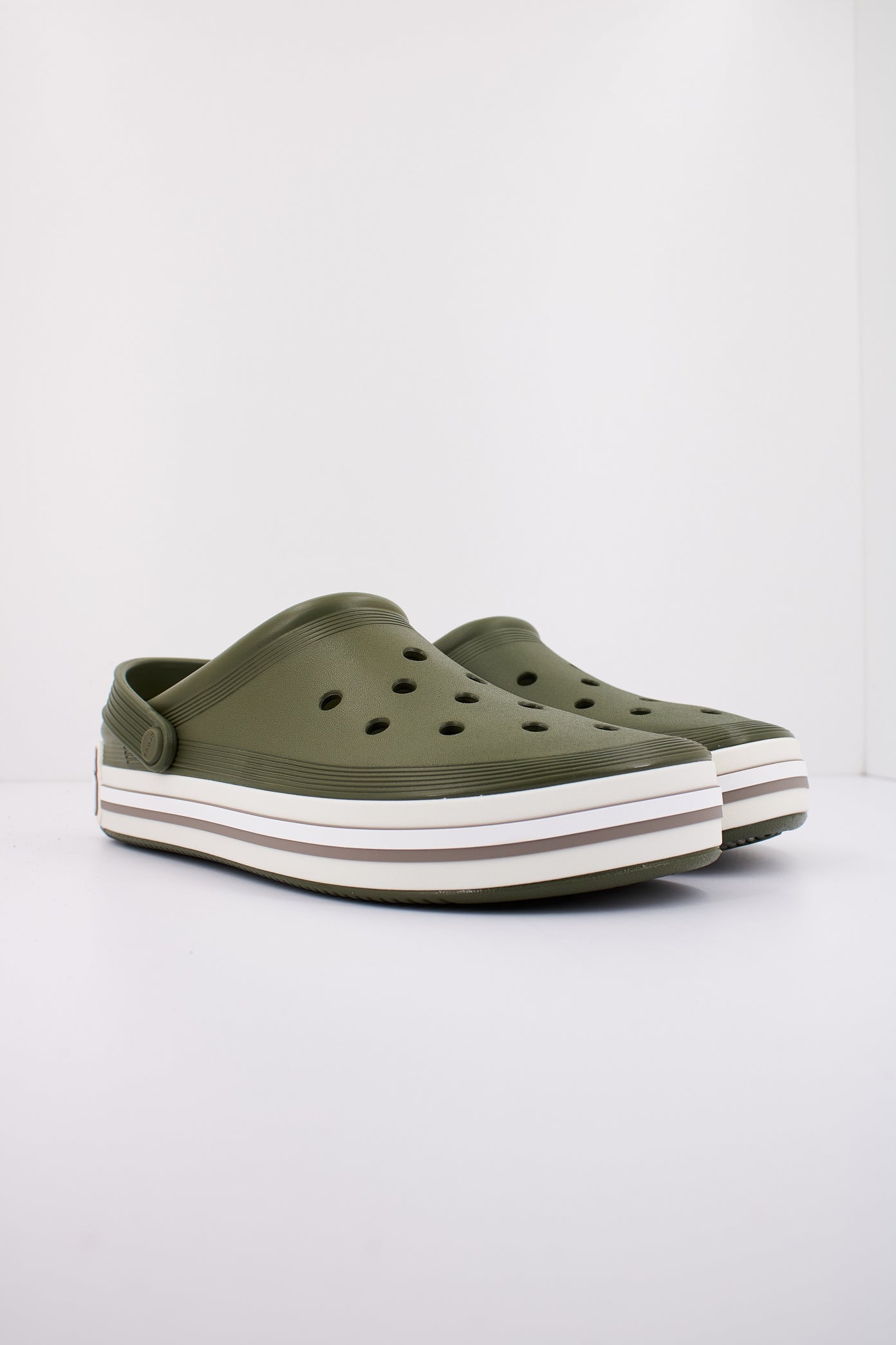 CROCS OFF COURT LOGO CLOG en color VERDE (2)