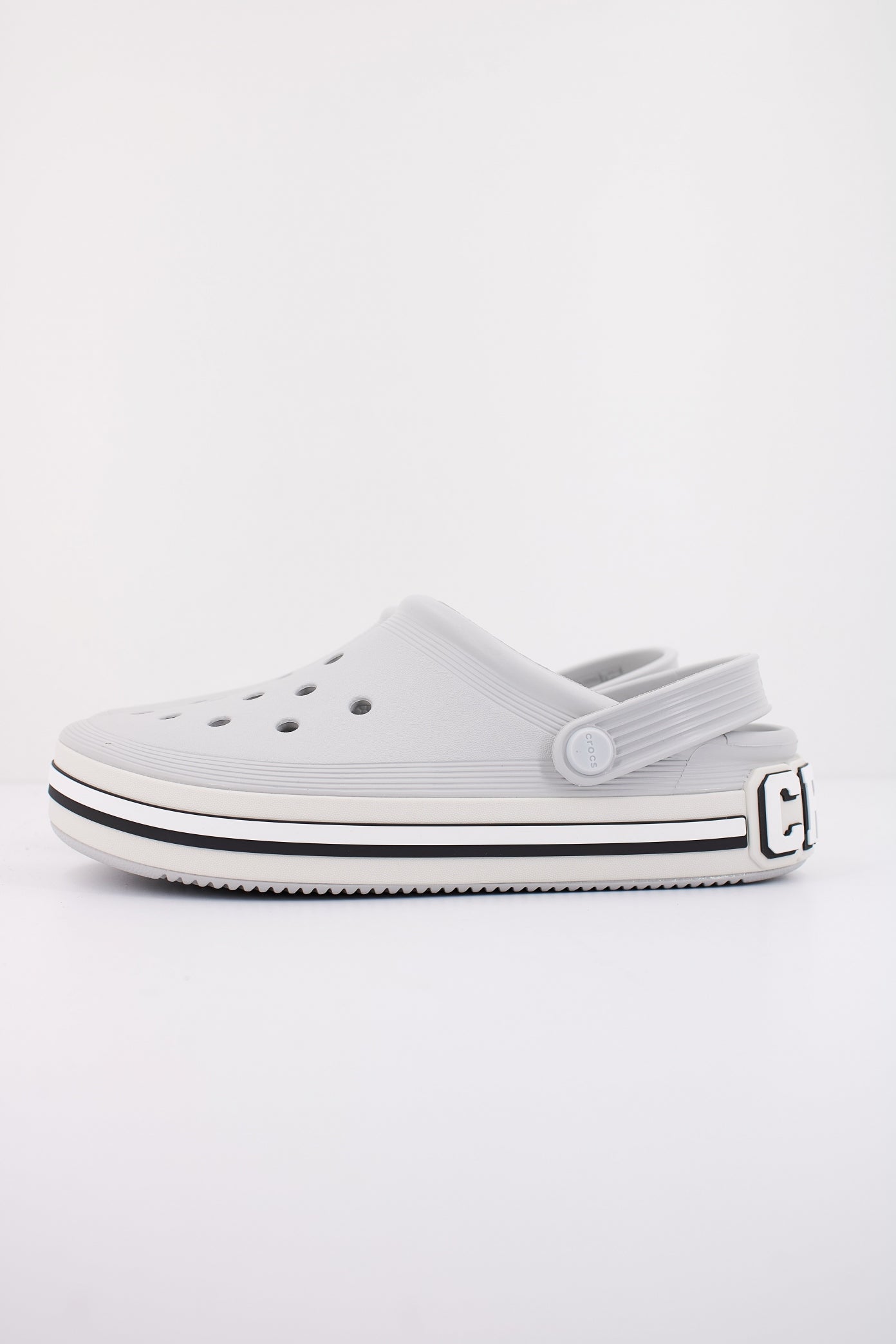 CROCS OFF COURT LOGO CLOG en color GRIS (1)
