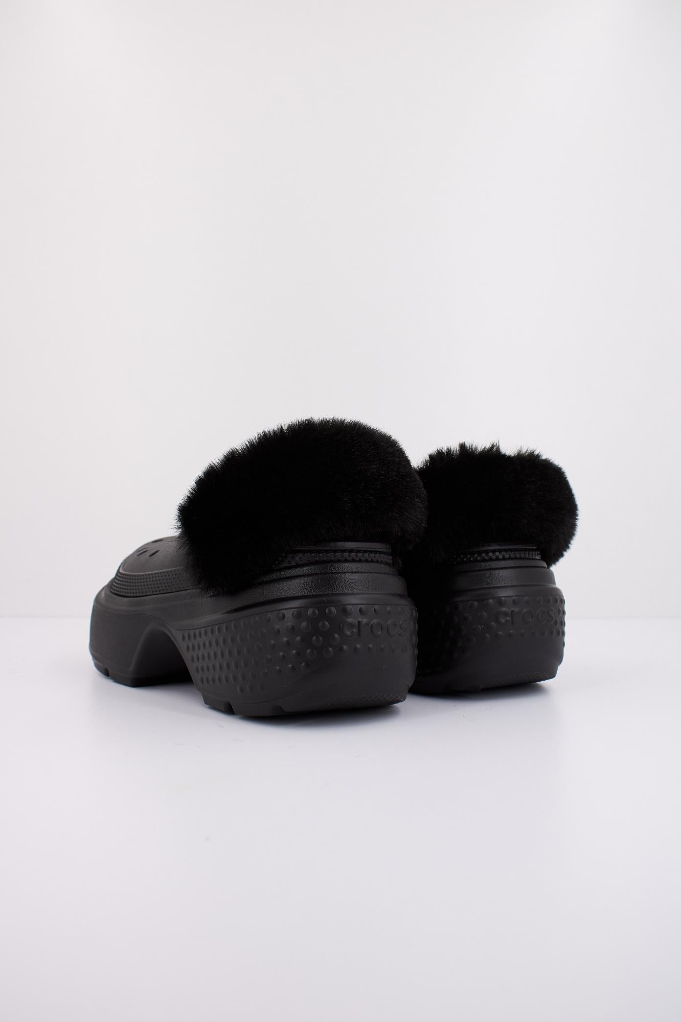 CROCS STOMP LINED CLOG en color NEGRO (4)